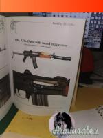 Kalashnikov AK47 libro NUOVO