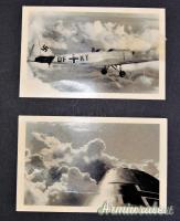 LOTTO CON (DUE) FOTOGRAFIE D’EPOCA NAZISTA CHE RITRAGGONO IN VOLO UN AEREO “IAR-27”