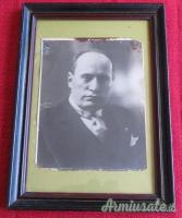 Quadro d’epoca con cornice e foto istituzionale del DUCE B. Mussolini anni ‘20 (REGNO D’ITALIA)