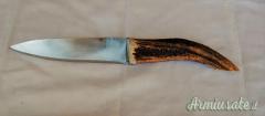 COLTELLO ARTIGIANALE REALIZZATO A MANO CON IMPUGNATURA IN CORNO DI CERVO