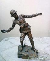 Bronzetto Ardito con granata