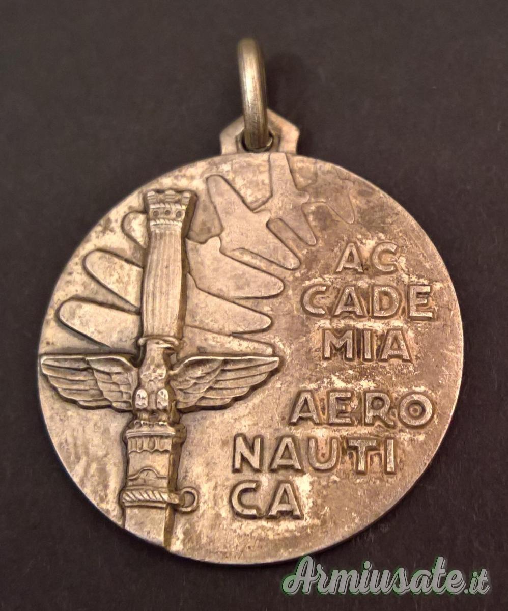 Medaglia per cadetti AERONAUTICA militare Argento 800 anni '50-'60 (REPUBBLICA ITALIANA) Medaglia per cadetti AERONAUTICA militare Argento 800 anni '50-'60 (REPUBBLICA ITALIANA)