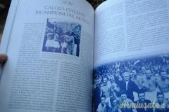 Nr. 9 francobolli d’epoca fascista con in regalo il libro contenitore 