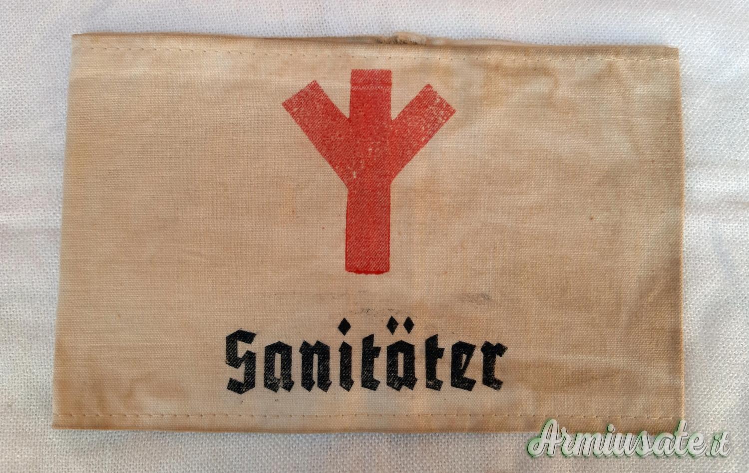 Fascia da braccio tedesca nazista “SANITÄTER” del personale sanitario militare (GERMANIA WW2) Fascia da braccio tedesca nazista “SANITÄTER” del personale sanitario militare (GERMANIA WW2)