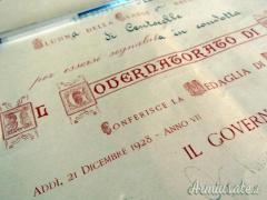 Medaglia fascista al merito Scuole del Governatorato Roma con attestato 1928 (REGNO D'ITALIA)