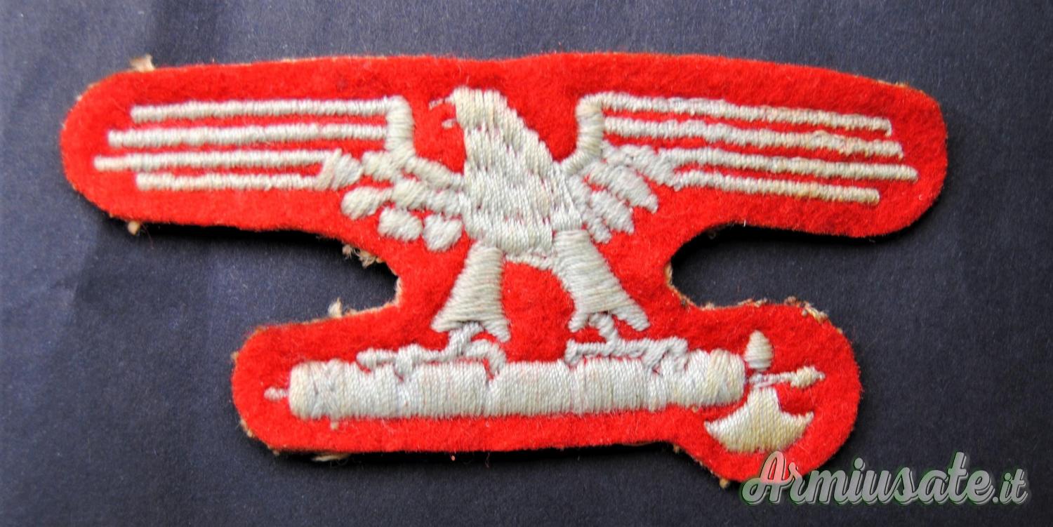 Fregio “reducistico” aquila da braccio uniforme Sottufficiali e/o Truppa “WAFFEN-SS italiane Fregio “reducistico” aquila da braccio uniforme Sottufficiali e/o Truppa “WAFFEN-SS italiane
