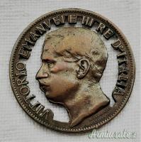 Ciondolo o medaglia monarchica ricavata traforando moneta da 10 centesimi del 1911 (REGNO D'ITALIA)