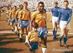 RARA CARTOLINA TEDESCA CON FOTO DI “PELÉ” DURANTE LO SVOLGIMENTO DELLA “FIFA WORLD CUP 1966”