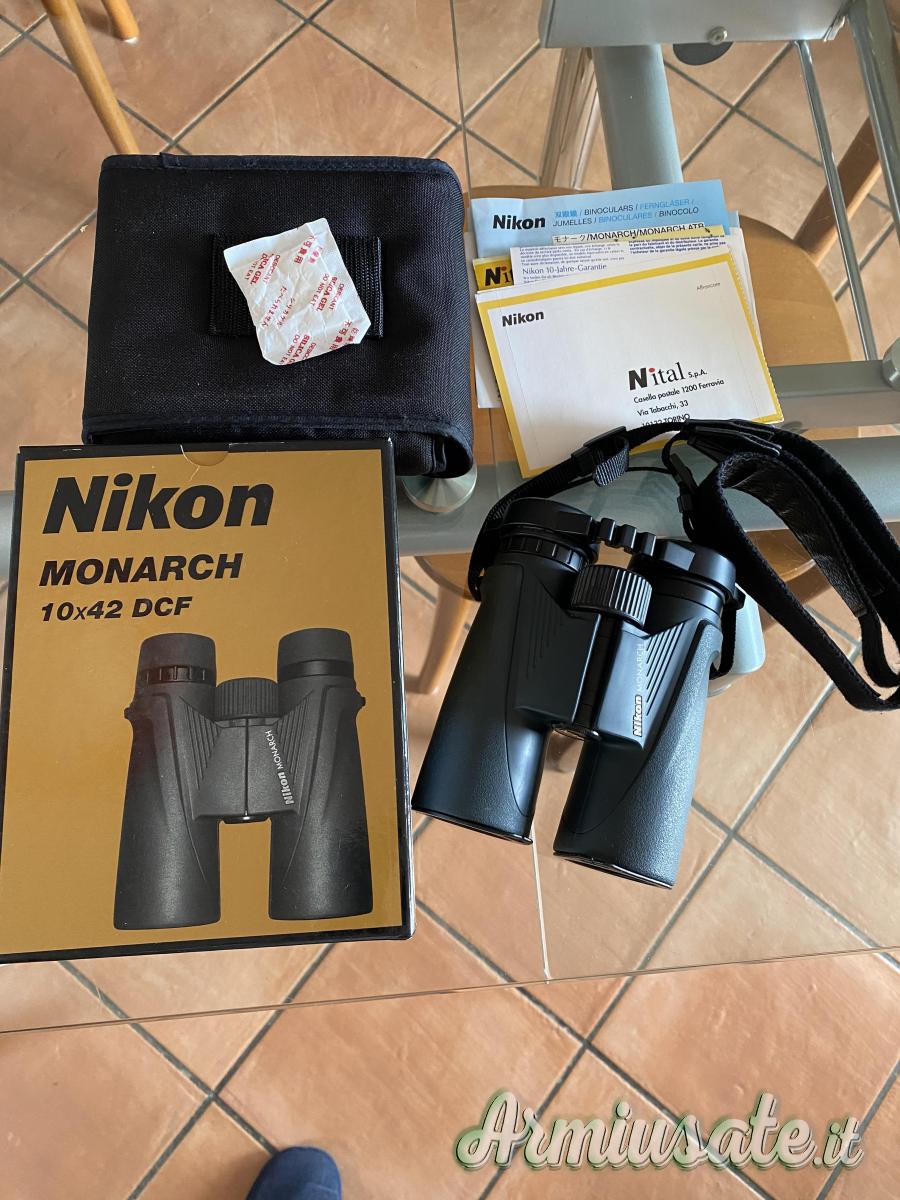 Binocolo Nikon Monarch 10 x 42. Binocolo Nikon Monarch 10 x 42.