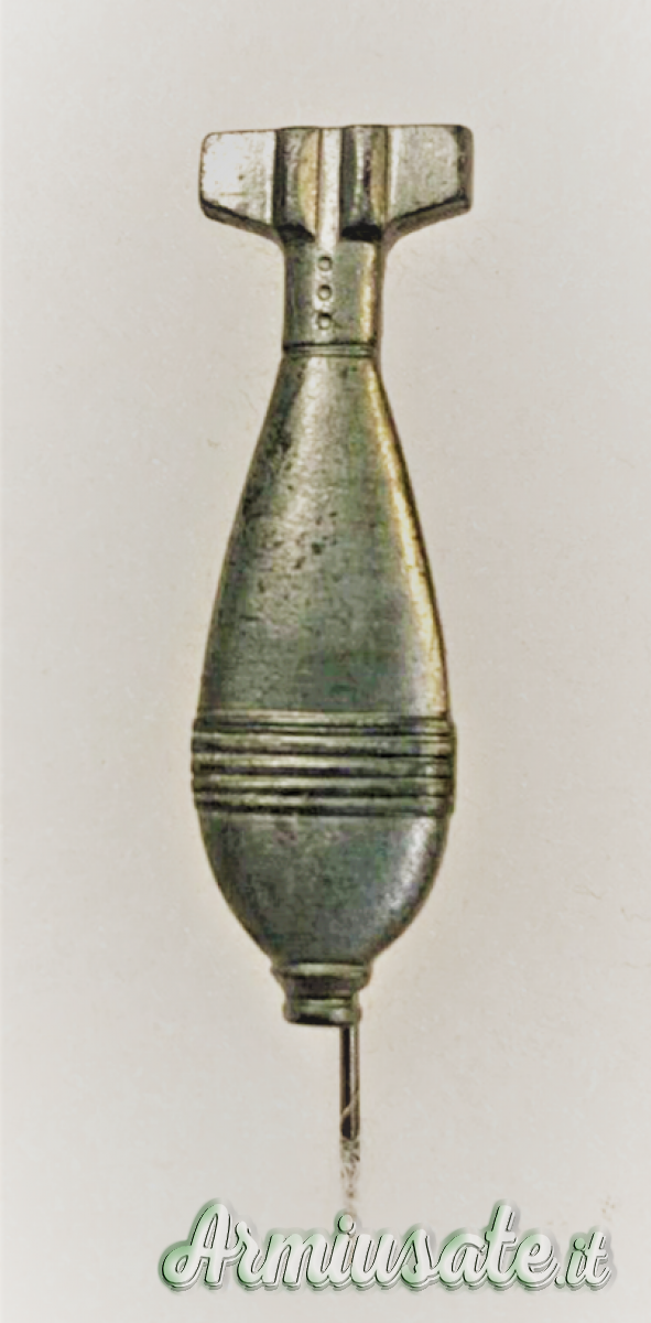 Spilla tedesca nazista a forma di bomba da mortaio “8 cm GrW34” per uniformi HEER (GERMANIA WW2) Spilla tedesca nazista a forma di bomba da mortaio “8 cm GrW34” per uniformi HEER (GERMANIA WW2)