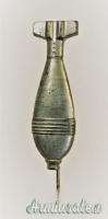 Spilla tedesca nazista a forma di bomba da mortaio “8 cm GrW34” per uniformi HEER (GERMANIA WW2)
