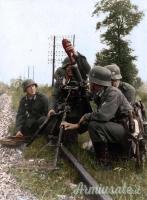 Spilla tedesca nazista a forma di bomba da mortaio “8 cm GrW34” per uniformi HEER (GERMANIA WW2)