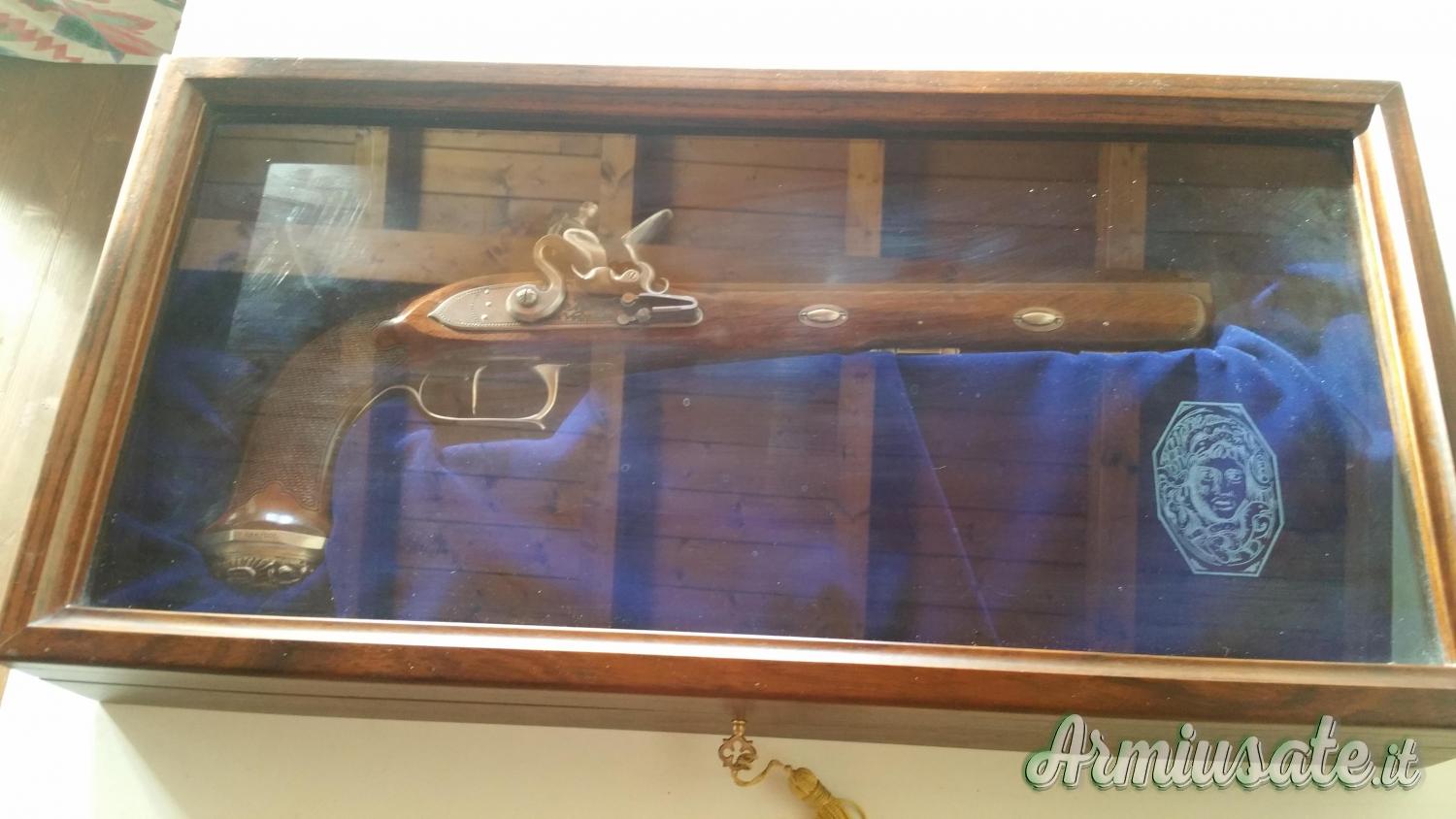 Pistola commemorativa Pedersoli nuova del famoso armaiolo Boutie Pistola commemorativa Pedersoli nuova del famoso armaiolo Boutie