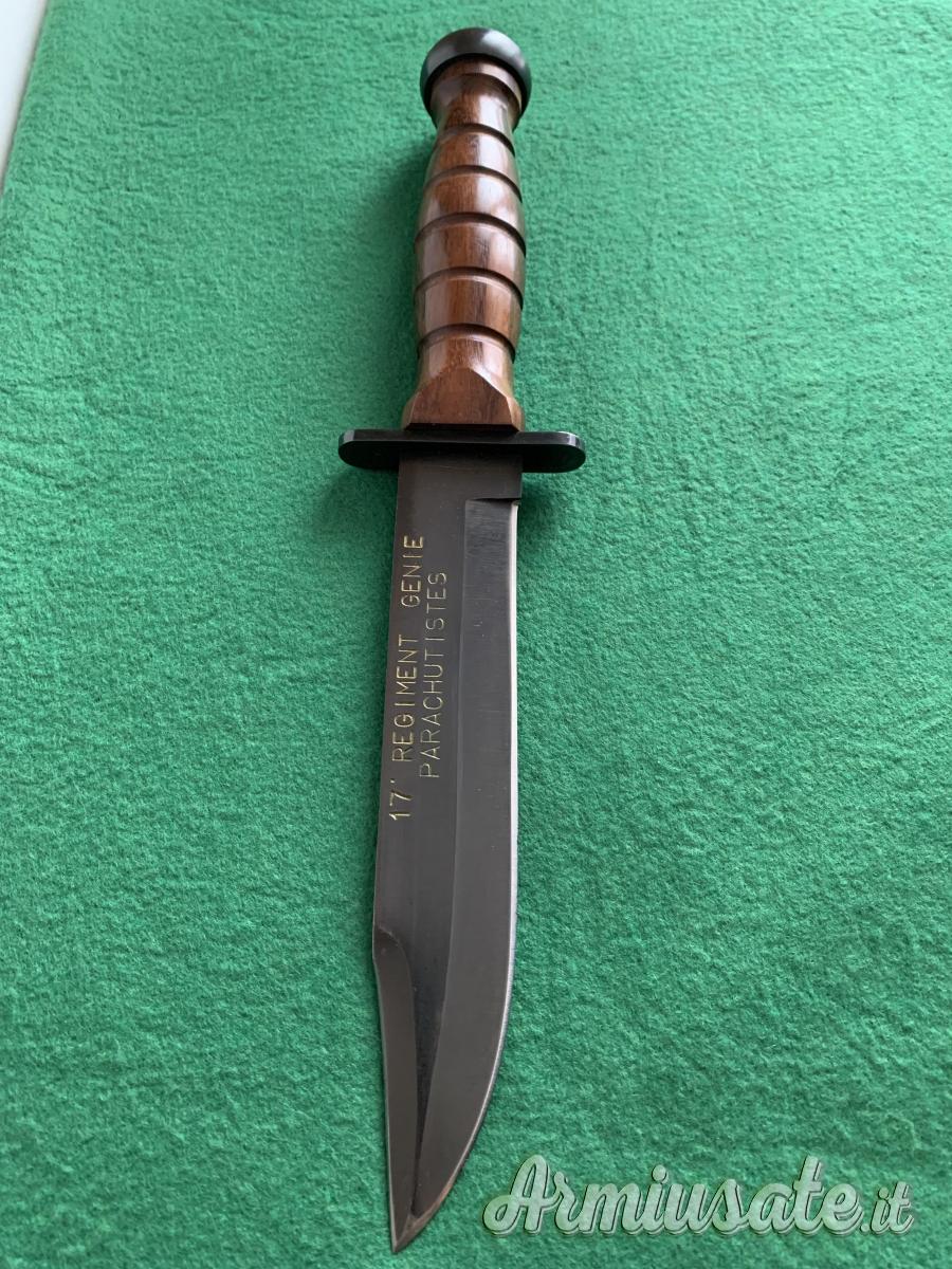 Coltello a lama fissa . Coltello a lama fissa .