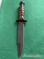 Coltello a lama fissa .