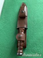 Coltello a lama fissa .