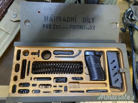 RARISSIMO KIT ARMAIOLO MANUTENZIONE E RIPARAZIONE PISTOLA VZ52 CAL. 7,62 COMPLETO (ORIGINALE)