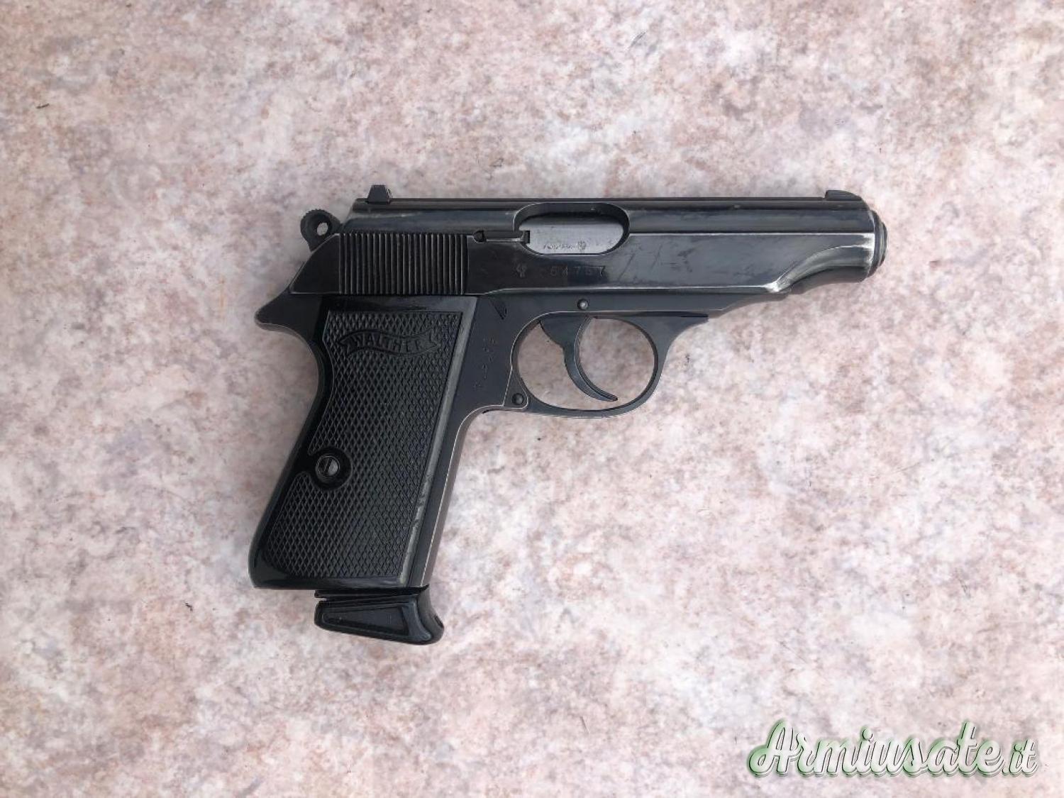 Pistola Walther modello pp cal 9x17 completa di scatola presenta solo segni di porto Pistola Walther modello pp cal 9x17 completa di scatola presenta solo segni di porto