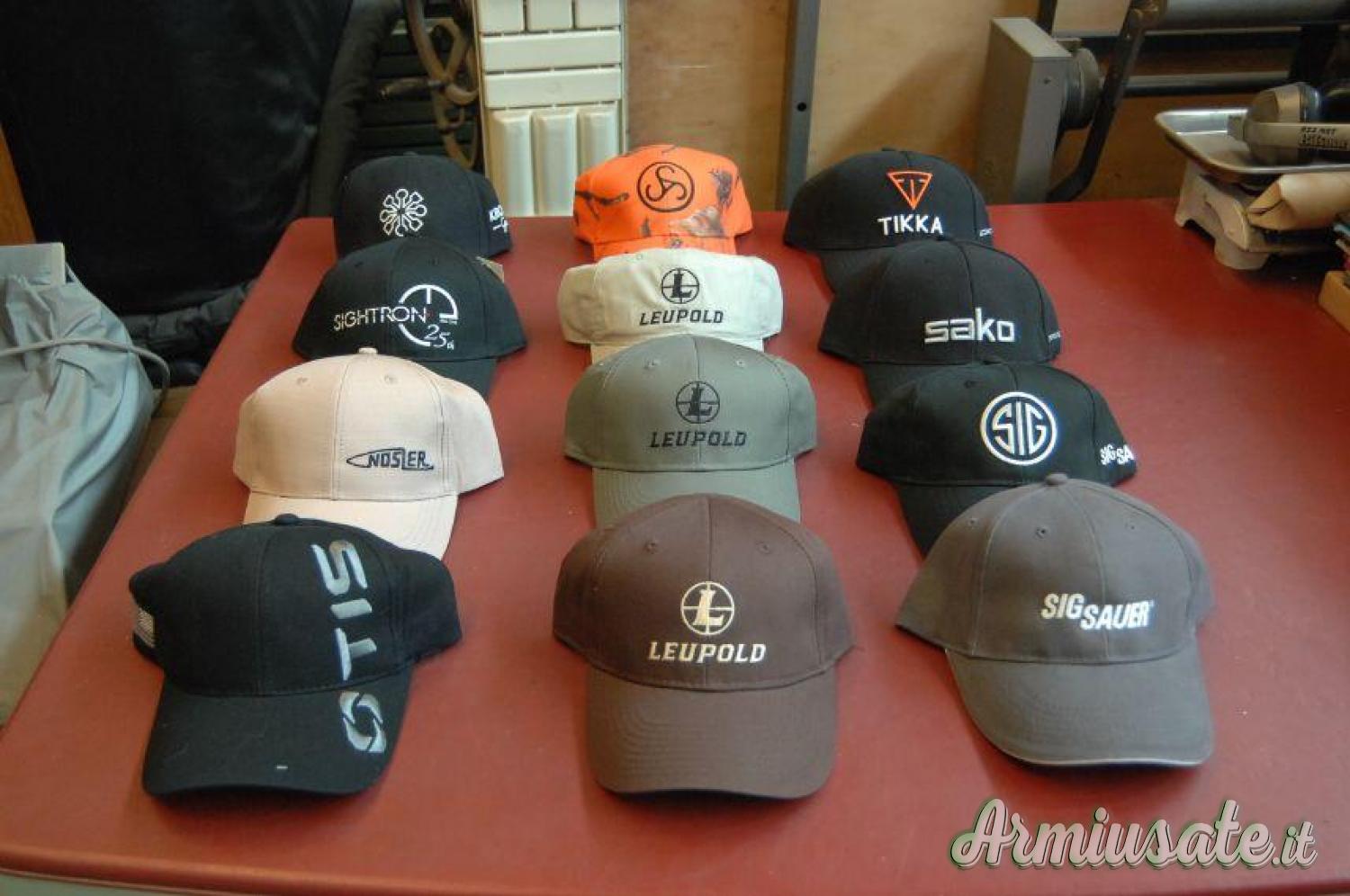 Cappellini Con Logo Aziende (Inserzione Sette) Cappellini Con Logo Aziende (Inserzione Sette)