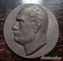 CEDO una effige su disco di ghisa di un BENITO MUSSOLINI giovane
