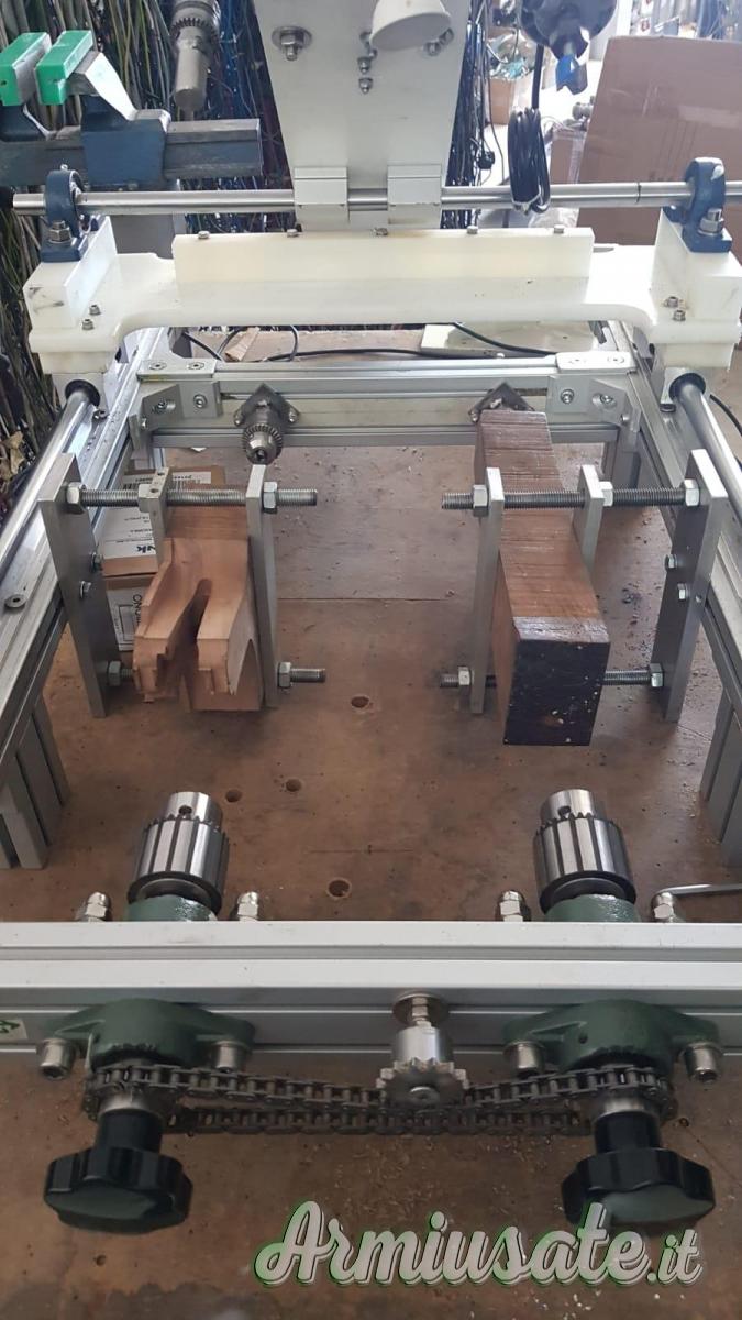 PANTOGRAFO COPIATORE PER CALCI IN LEGNO E IMPUGNATURE CALCI REGOLABILI. PANTOGRAFO COPIATORE PER CALCI IN LEGNO E IMPUGNATURE CALCI REGOLABILI.