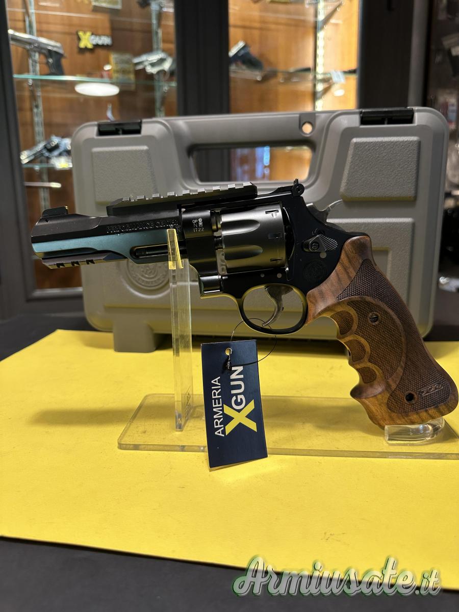 Smith & Wesson 327 TRR8 PERFORMANCE CENTER .357 Magnum | 9x31mmR | .353 Casull Smith & Wesson 327 TRR8 PERFORMANCE CENTER .357 Magnum | 9x31mmR | .353 Casull