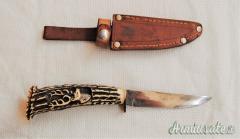 Coltello con impugnatura in corno di cervo realizzato da artigiani tedeschi di Solingen anni '50-'60