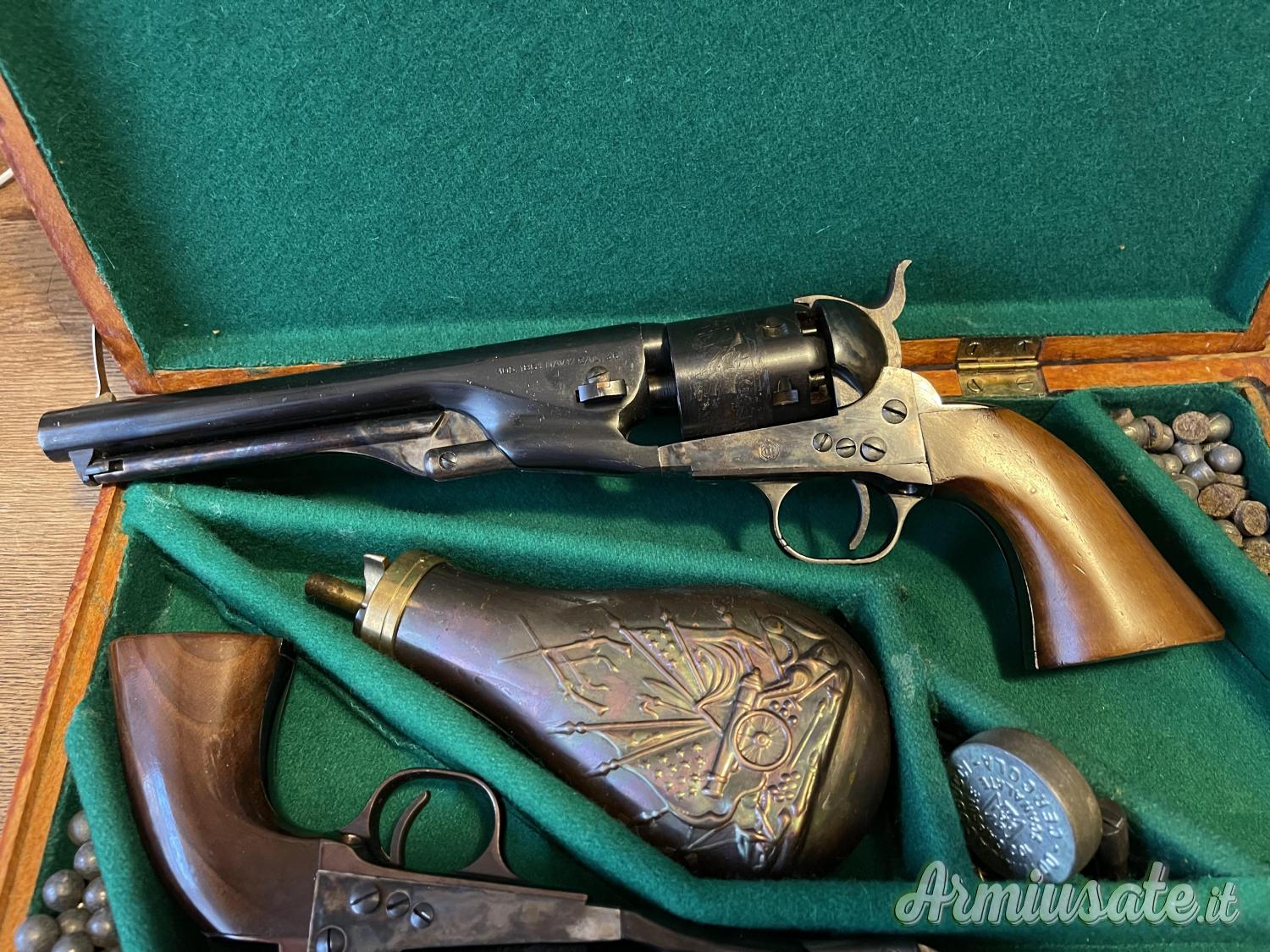 Coppia revolver Colt Navy Uberti calibro .36 avancarica Coppia revolver Colt Navy Uberti calibro .36 avancarica