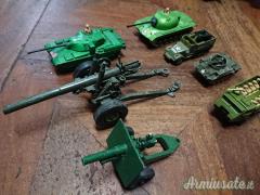 Modellini militari vintage in metallo, plastica, etc.