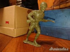 Modellini militari vintage in metallo, plastica, etc.