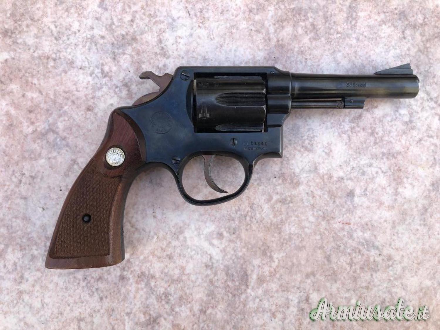 Revolver Taurus cal 38 special canna 4 pollici ottime condizioni Revolver Taurus cal 38 special canna 4 pollici ottime condizioni