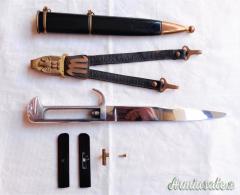Pugnale epoca fascista da parata mod. 1937 per Ufficiali MVSN con pendagli in cuoio 2’ tipo marcati