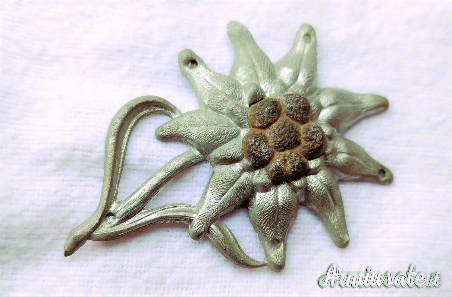 Fregio d'epoca nazista “EDELWEISS” (fiore alpino) per berretti Truppe Jager del HEER Wehrmacht Fregio d'epoca nazista “EDELWEISS” (fiore alpino) per berretti Truppe Jager del HEER Wehrmacht