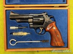 Smith & Wesson