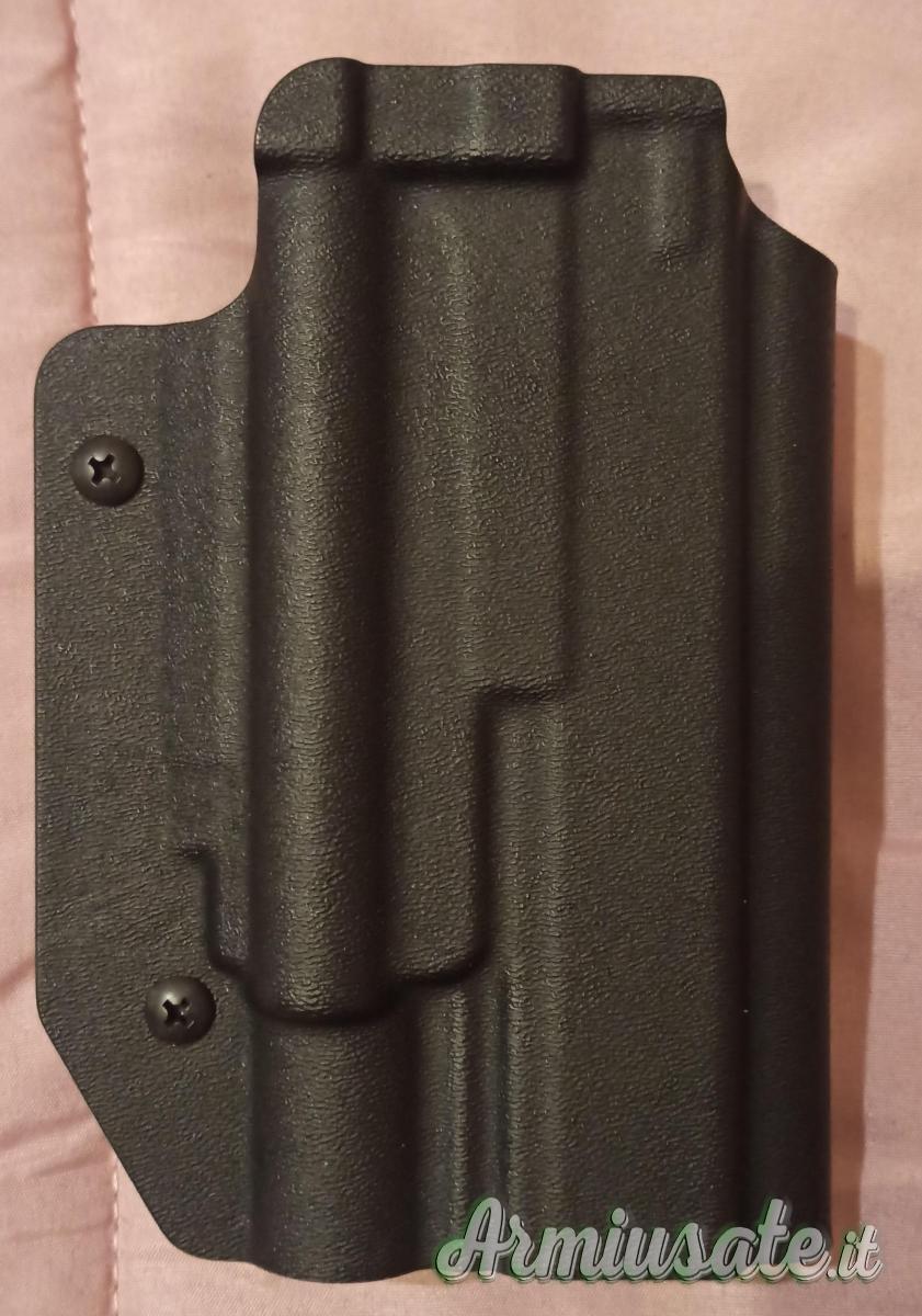 Fondina tattica per GLOCK 17 con/senza RED DOT e luce tattica OLIGHT Fondina tattica per GLOCK 17 con/senza RED DOT e luce tattica OLIGHT