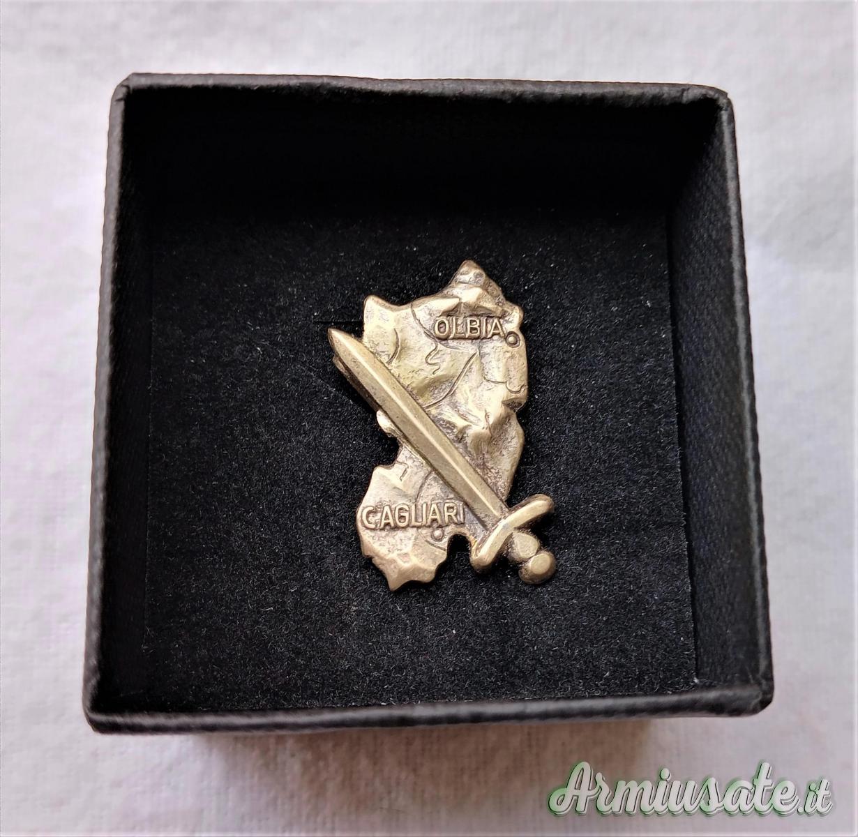 Fregio “divisionale” della “90.PANZERGRENADIER-DIVISION” cosiddetto “SARDINIENSCHILD” Fregio “divisionale” della “90.PANZERGRENADIER-DIVISION” cosiddetto “SARDINIENSCHILD”