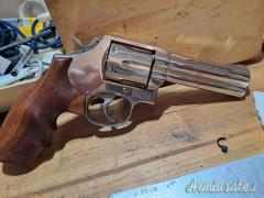 Smith & Wesson