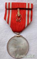Medaglia nipponica mod. 1941 con “rosetta celeste” per “membri a vita” della Croce Rossa Imperiale