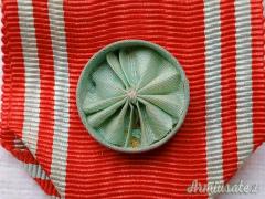 Medaglia nipponica mod. 1941 con “rosetta celeste” per “membri a vita” della Croce Rossa Imperiale