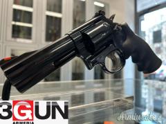 Smith & Wesson