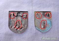 Coppia di fregi tedeschi d’epoca nazista di 1’ tipo per casco tropicale tipo “TROPENHELM“ dei DAK