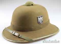 Coppia di fregi tedeschi d’epoca nazista di 1’ tipo per casco tropicale tipo “TROPENHELM“ dei DAK