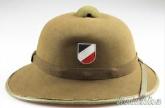 Coppia di fregi tedeschi d’epoca nazista di 1’ tipo per casco tropicale tipo “TROPENHELM“ dei DAK