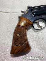 Revolver Smith & Wesson 19-4 del 1980 spinato