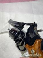 Revolver Smith & Wesson 19-4 del 1980 spinato