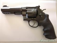 Smith & Wesson mod. 327 TRR8 in cal. .357 mag.