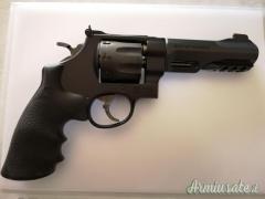 Smith & Wesson mod. 327 TRR8 in cal. .357 mag.