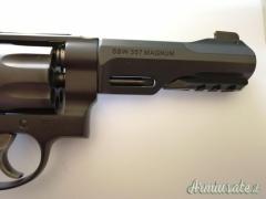 Smith & Wesson mod. 327 TRR8 in cal. .357 mag.