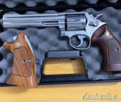 Smith & Wesson 617 .22 LR Long Rifle