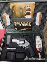 REVOLVER  SMITH E WESSON MOD. 629 ES EMERGENCY SURVIVAL TOOL KIT CAL. 44 MAGNUM.